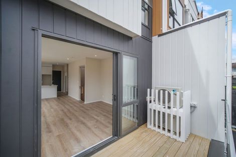 Photo of property in 95a Woodglen Road, Glen Eden, Auckland, 0602