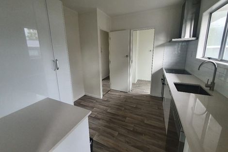 Photo of property in 24 Walton Street, Red Beach, 0932