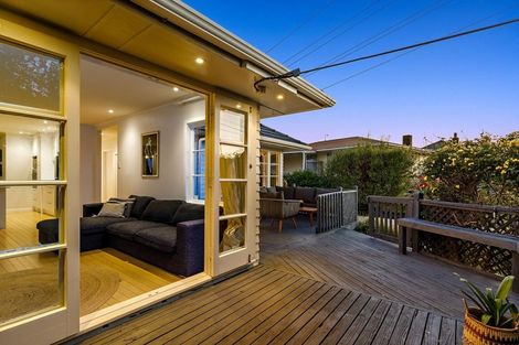 Photo of property in 9 Devon Street, Te Atatu South, Auckland, 0610