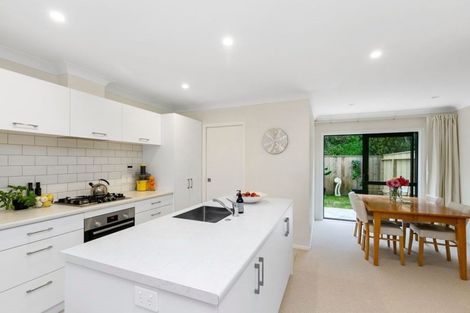 Photo of property in 15 Brindle Way, Newlands, Wellington, 6037