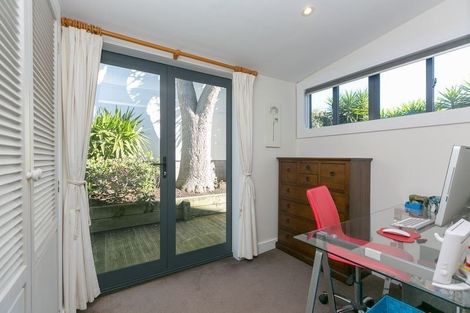 Photo of property in 12 Richmond Street, Fitzroy, New Plymouth, 4312