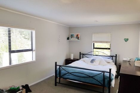 Photo of property in 2/110 Lynn Road, Bayview, Auckland, 0629