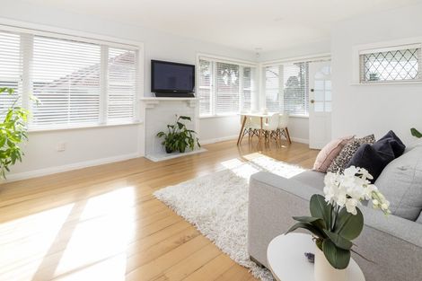 Photo of property in 1/44 Sale Street, Cockle Bay, Auckland, 2014