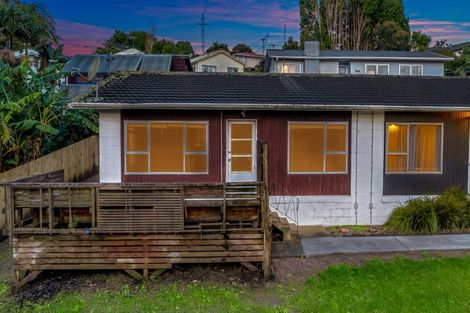 Photo of property in 2/17 Emirau Place, Glenfield, Auckland, 0629