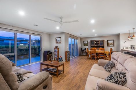 Photo of property in 15 Ken Douglas Drive, Aotea, Porirua, 5024