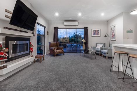 Photo of property in 154 Endeavour Drive, Whitby, Porirua, 5024