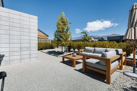 Photo of property in 4 Matakanui Lane, Wanaka, 9305