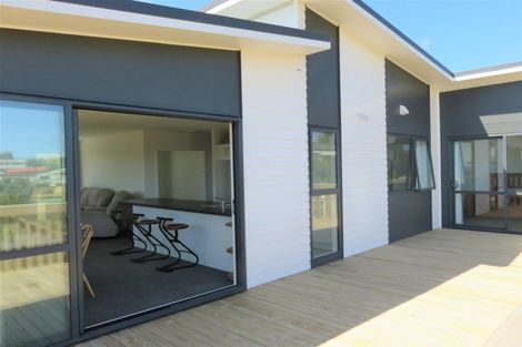 Photo of property in 33 Sunset Drive, Baylys Beach, Dargaville, 0377