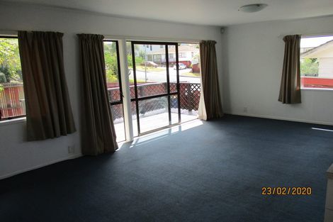 Photo of property in 2/2 Tacitus Place, Totara Vale, Auckland, 0629