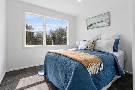 Photo of property in 2/4202a Great North Road, Glendene, Auckland, 0602