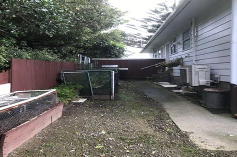 Photo of property in 4/210 Newlands Road, Newlands, Wellington, 6037