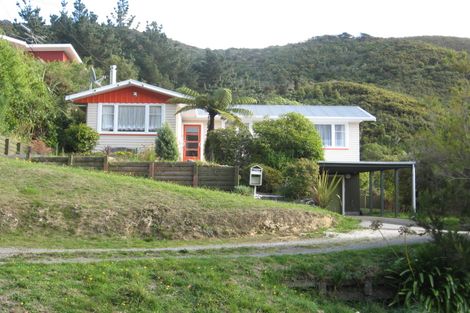 Photo of property in 27 Willcox Grove, Naenae, Lower Hutt, 5011