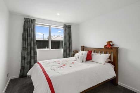 Photo of property in 5a Shillingford Boulevard, Rolleston, 7615