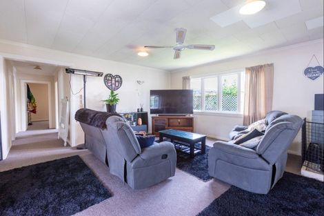 Photo of property in 1 Gertrude Street, Dannevirke, 4930