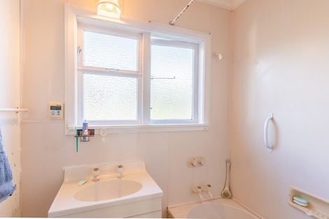 Photo of property in 22 Moana Road, Paraparaumu, 5032