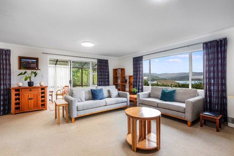 Photo of property in 129 Kahu Road, Paremata, Porirua, 5024