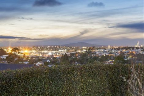 Photo of property in 12 Ross Avenue, Glenfield, Auckland, 0629