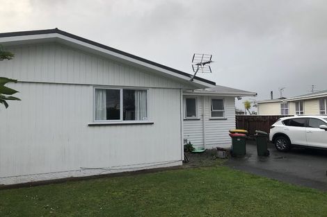 Photo of property in 12 Riversdale Drive, Merrilands, New Plymouth, 4312