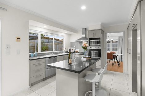 Photo of property in 8 William Woods Court, Flat Bush, Auckland, 2016