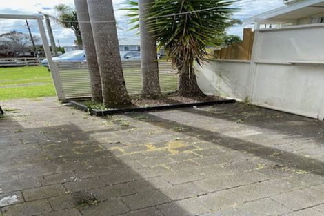 Photo of property in 24 Tiri Tiri Road, Birkdale, Auckland, 0626