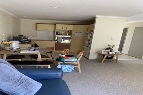 Photo of property in 29 Black Teal Close, Unsworth Heights, Auckland, 0632