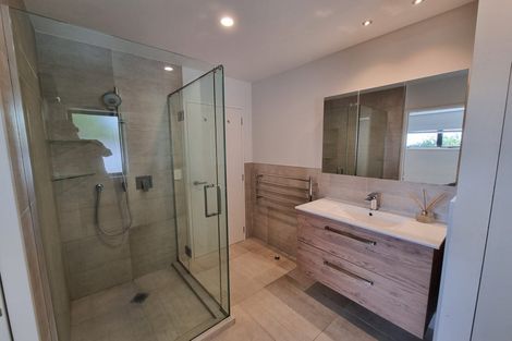 Photo of property in 2/7 Delisle Place, Windsor Park, Auckland, 0632