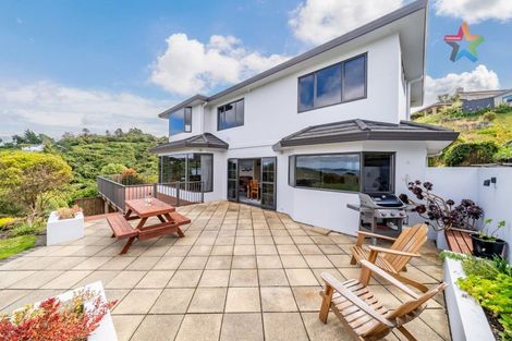 Photo of property in 9 Oceanview Terrace, Tirohanga, Lower Hutt, 5010