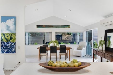 Photo of property in 53 Manor Park, Sunnyhills, Auckland, 2010