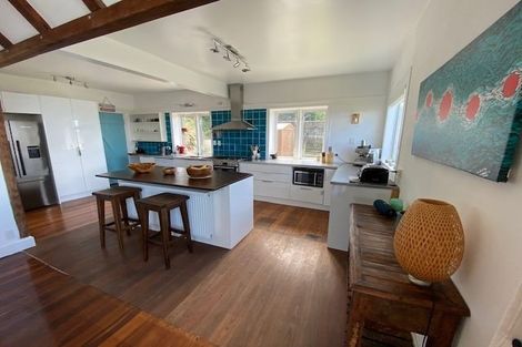 Photo of property in 336 The Esplanade, Island Bay, Wellington, 6023