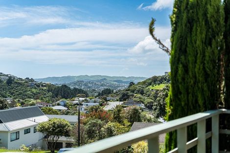 Photo of property in 16 Hicks Close, Whitby, Porirua, 5024