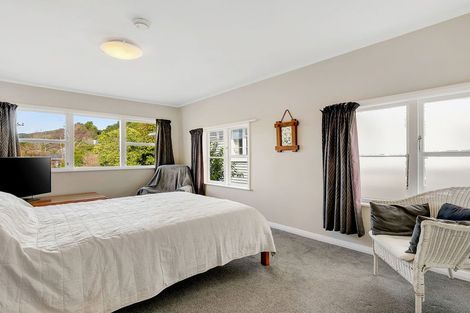 Photo of property in 46 Kiwi Crescent, Tawa, Wellington, 5028