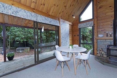 Photo of property in 566 Scenic Drive, Waiatarua, Auckland, 0612