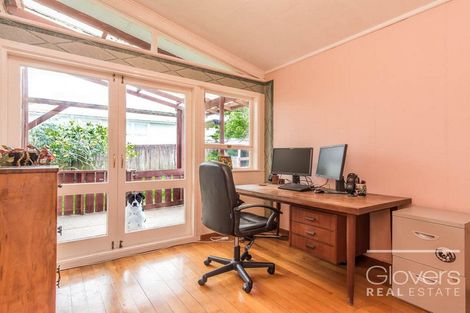 Photo of property in 5 Thuja Street, Green Bay, Auckland, 0604