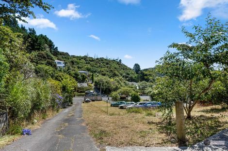 Photo of property in 15 Davis Grove, Wainuiomata, Lower Hutt, 5014