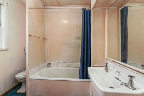 Photo of property in 70 Moana Street, Otaki Beach, Otaki, 5512