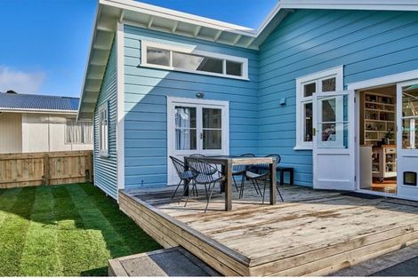 Photo of property in 45 Pukatea Street, Eastbourne, Lower Hutt, 5013