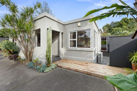 Photo of property in 70 Seaview Road, Marfell, New Plymouth, 4310