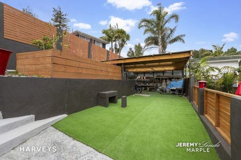 Photo of property in 21 Scotstoun Place, Glen Eden, Auckland, 0602