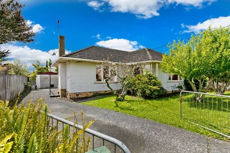 Photo of property in 18 Ward Crescent, Te Atatu Peninsula, Auckland, 0610