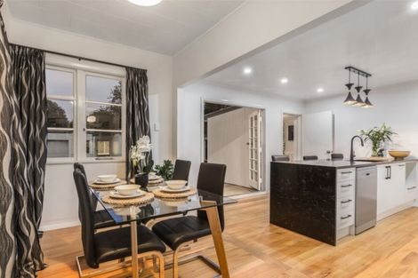 Photo of property in 51 Renfrew Avenue, Sandringham, Auckland, 1041