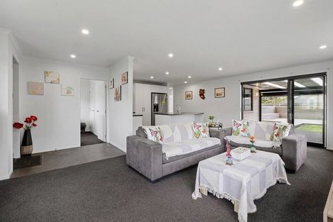 Photo of property in 15 Dreaver Drive, Waitara, 4320