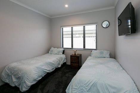Photo of property in 15 Hawea Place, Poraiti, Napier, 4112