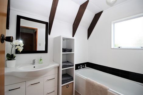 Photo of property in 11 Ross Street, Woodville, 4920