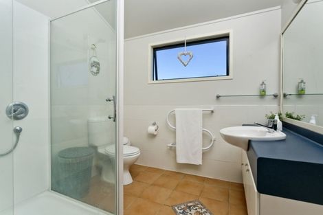 Photo of property in 12 Capri Place, Unsworth Heights, Auckland, 0632