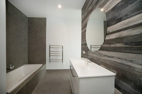 Photo of property in 76 Johnstone Drive, Fitzherbert, Palmerston North, 4410