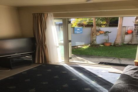 Photo of property in 45 Masterton Road, Rothesay Bay, Auckland, 0630