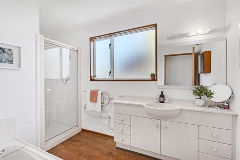 Photo of property in 100a Withells Road, Avonhead, Christchurch, 8042