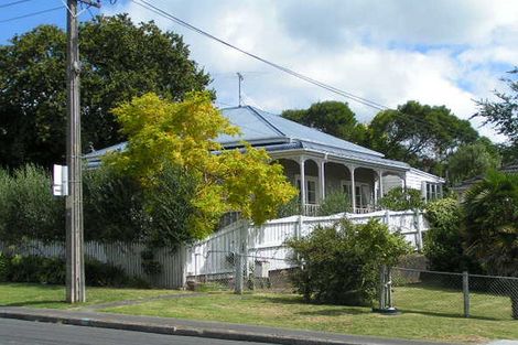 Photo of property in 160 Queen Street, Northcote Point, Auckland, 0627