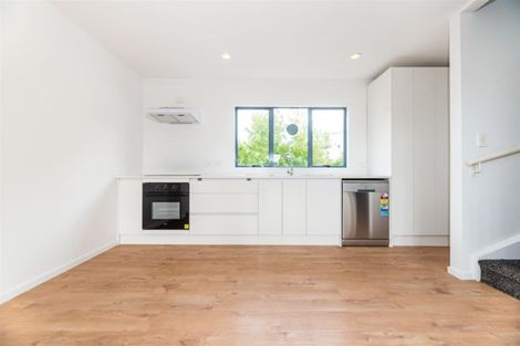 Photo of property in Lakeview Terrace, 22/14 Ambrico Place, New Lynn, Auckland, 0600