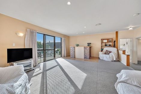 Photo of property in 13 Glenshee Place, Highland Park, Auckland, 2010